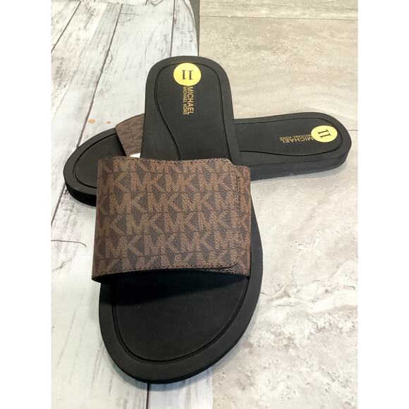 Michael Kors Wade Slide Signature Logo Sandals Adjust Closure Brown Women Sz 11 - Picture 1 of 4
